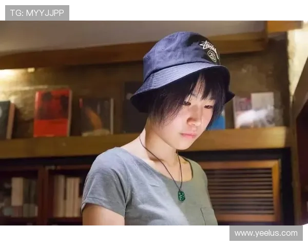 崔家溪比赛外面穿得像逛街，一进场又跟变了个人似的，正经到让人认不出来了