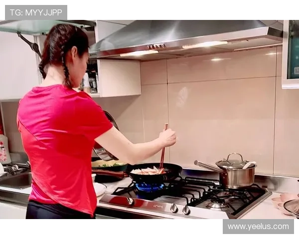 张楠退役后住进月租八万的上海顶层复式，每天五点起床给老婆做低脂餐